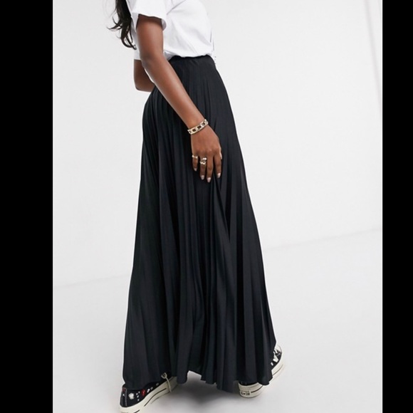 Bobeau Pleated Maxi Skirt